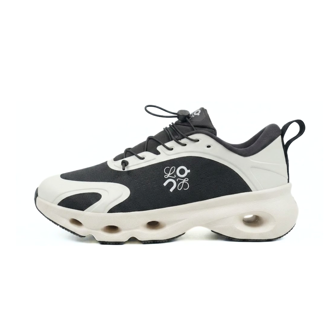 ON Running Cloudsolo Loewe Black Eggshell